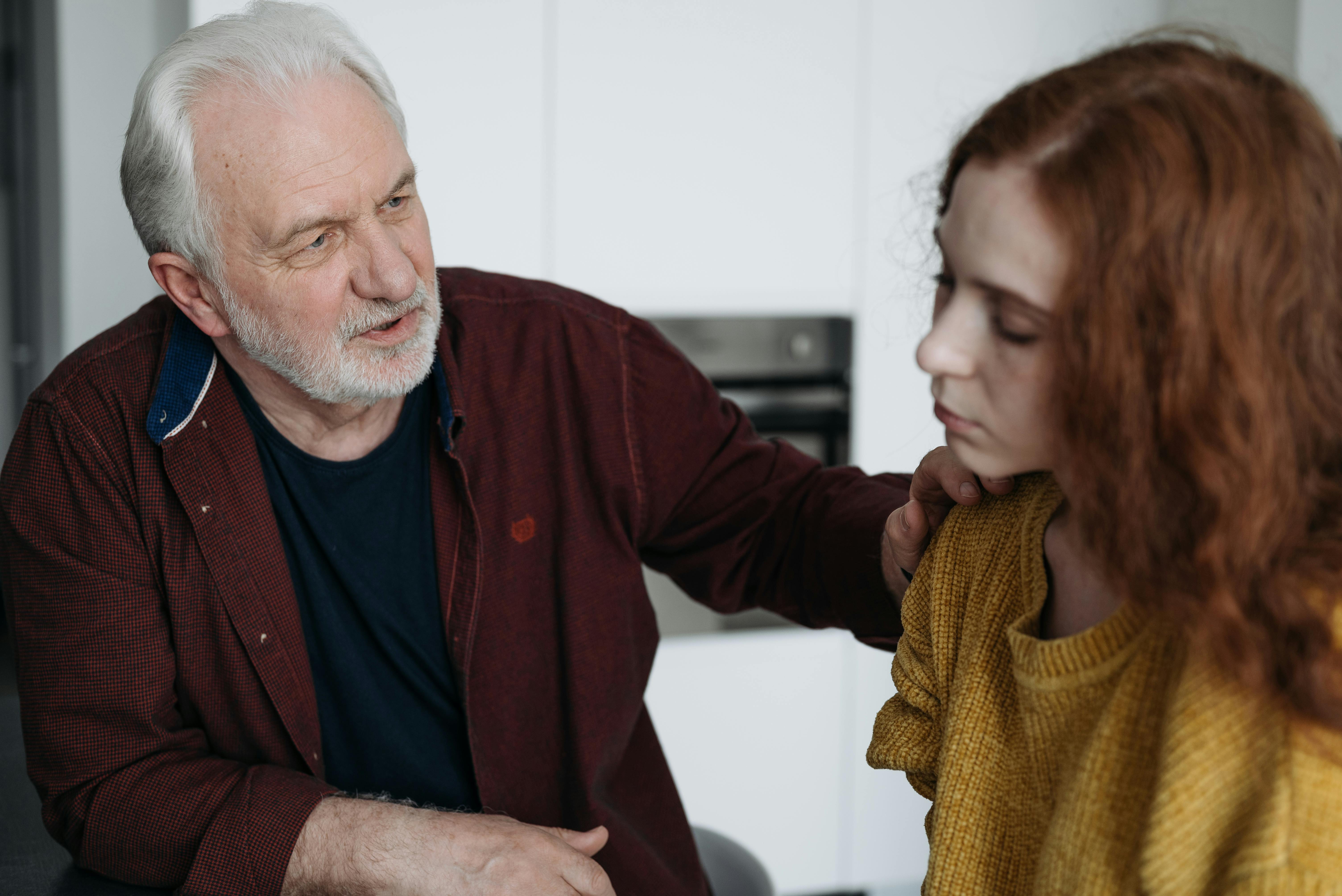 Man and his daughter | Source: Pexels