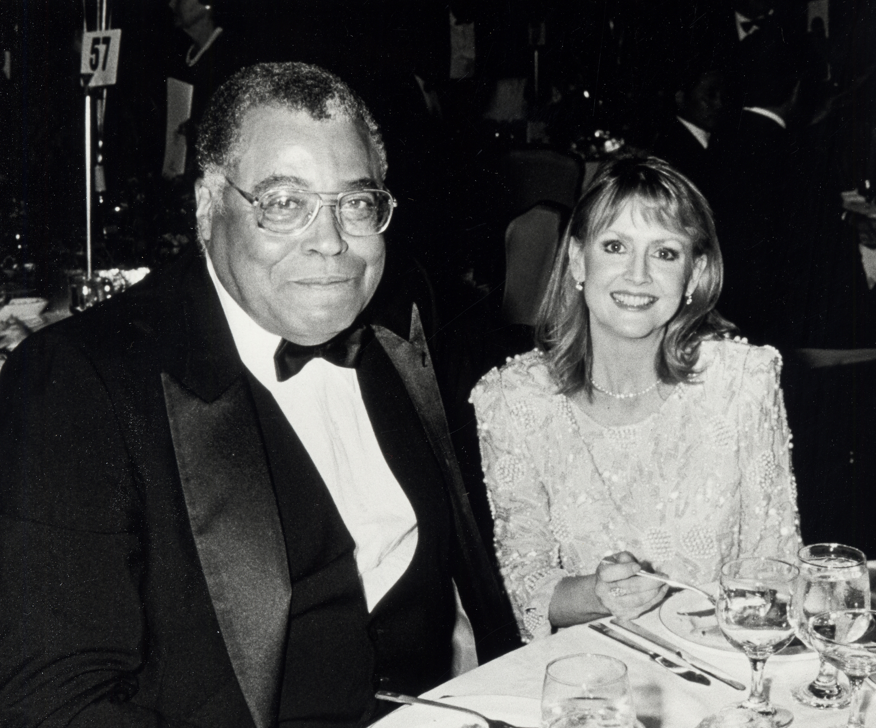 James Earl Jones and Cecelia Hart at a party for the 43rd Annual Tony Awards in New York City on June 4, 1989 | Source: Getty Images