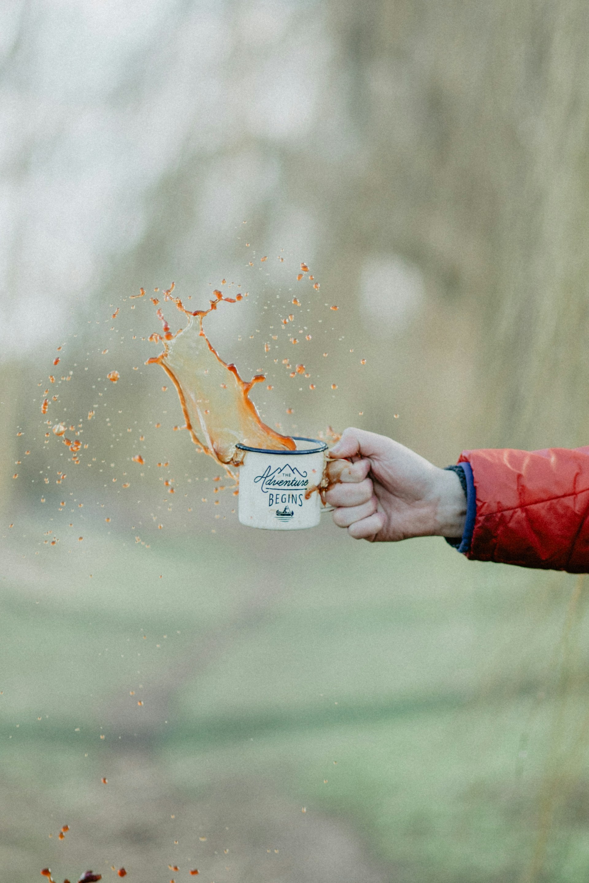 A person spilling coffee | Source: Unsplash