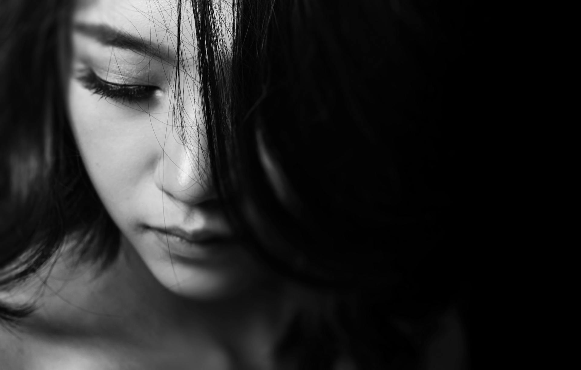 A close-up of a person looking down | Source: Pexels