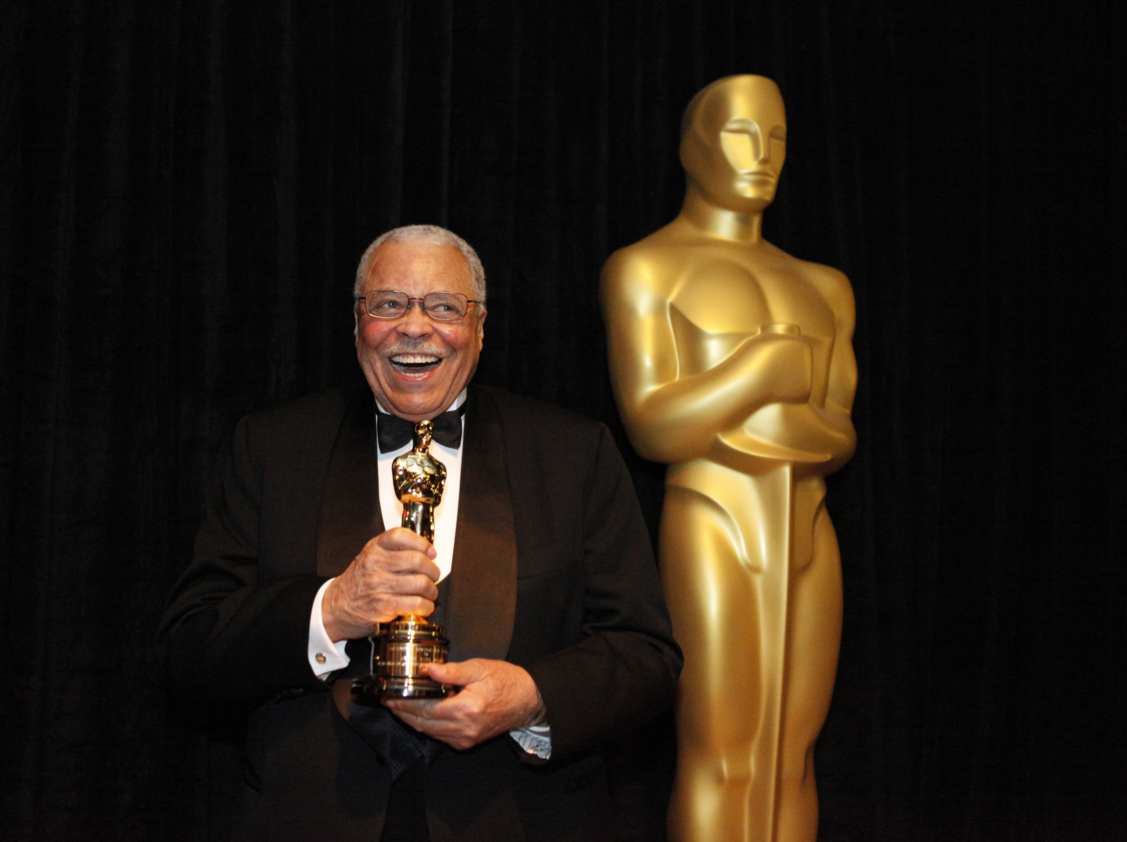 James Earl Jones posing with his honorary Oscar during the 84th Annual Academy Awards in Los Angeles, California on February 26, 2012 | Source: Getty Images