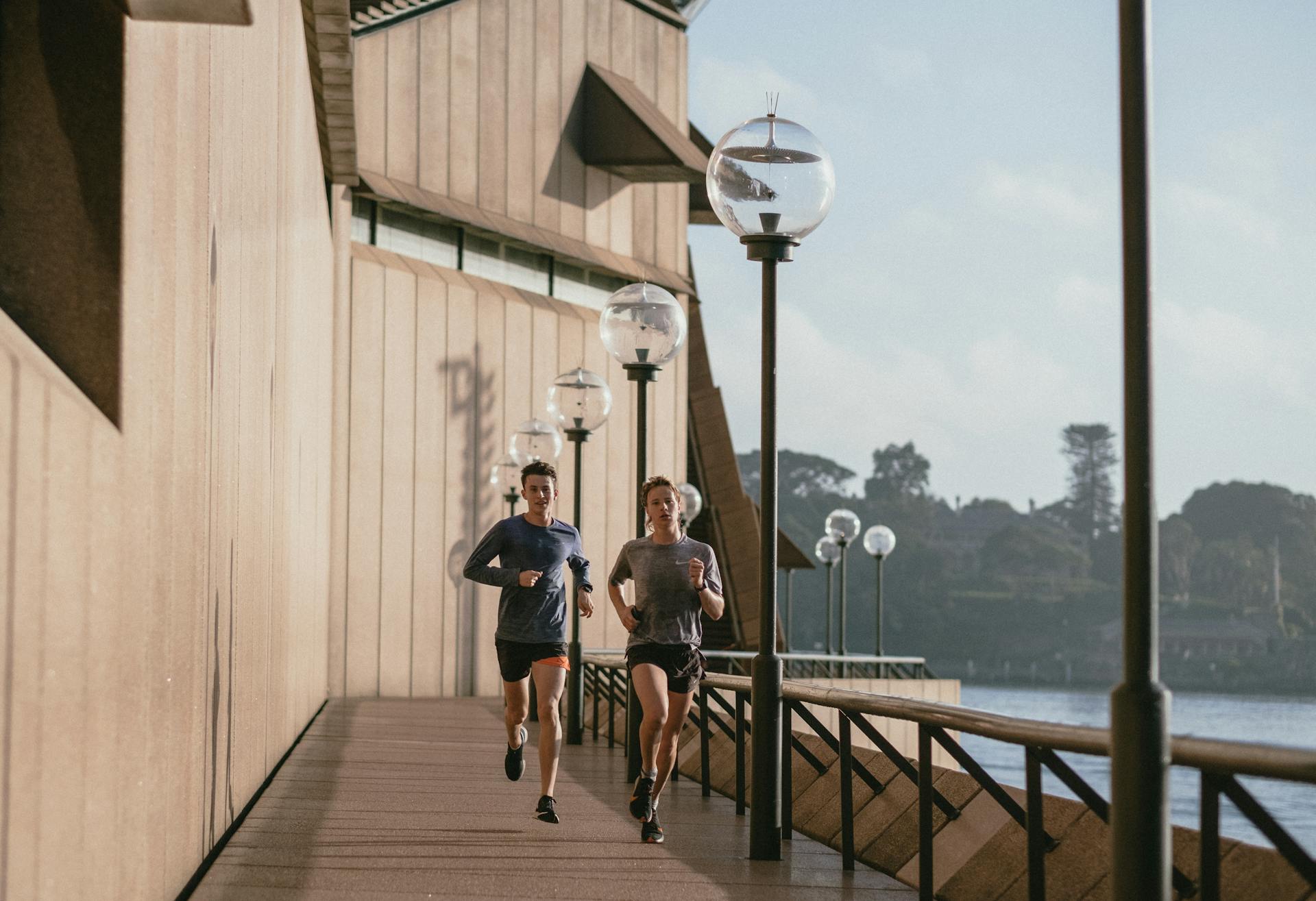 Two people jogging | Source: Pexels